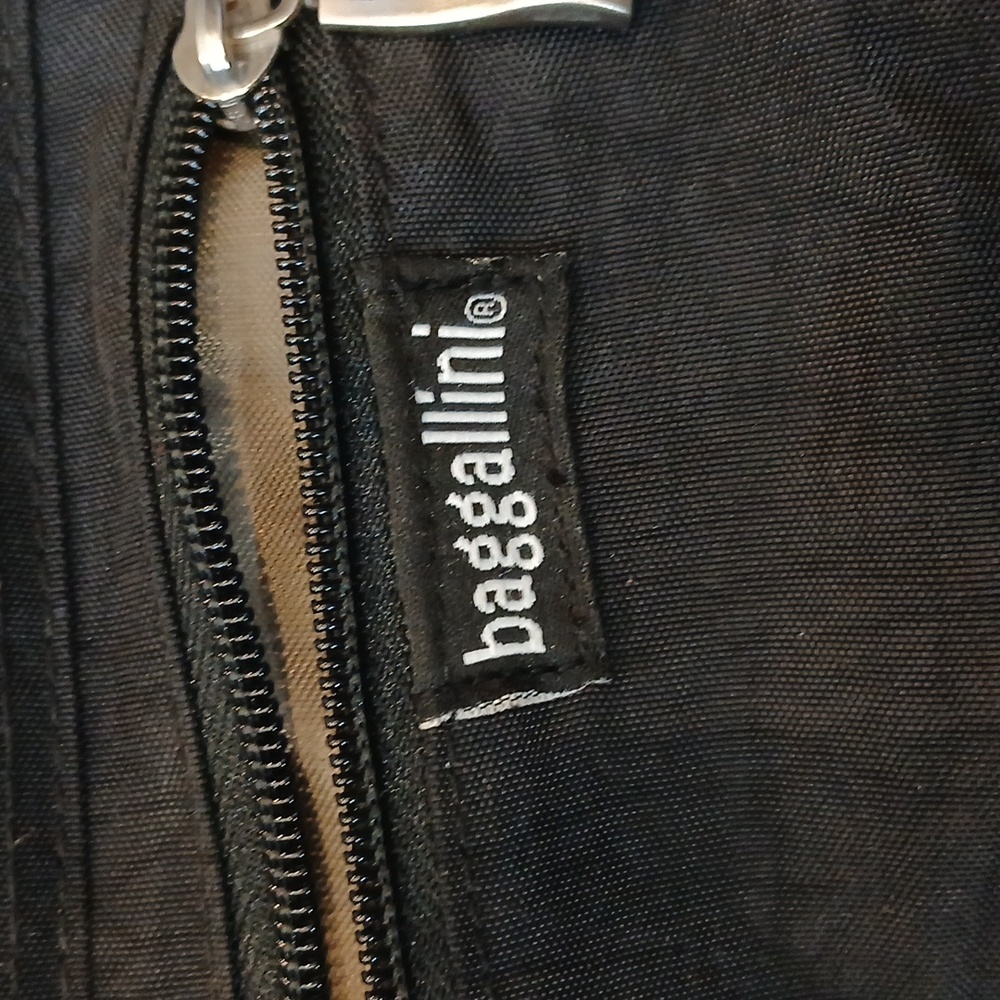 BAGGALLINI® Toiletry Kit – Travel - Picture 7 of 8